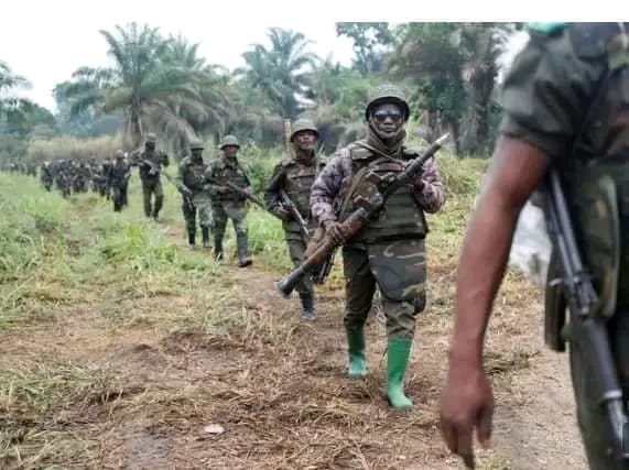 Une attaque meurtrière attribuée aux rebelles ougandais ADF fait 11 morts dans la région frontalière du Nord-Kivu et de l’Ituri