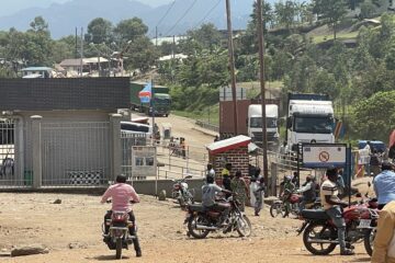 Kasindi : la DGDA Nord-Kivu renforce la confiance avec les petits commerçants transfrontaliers