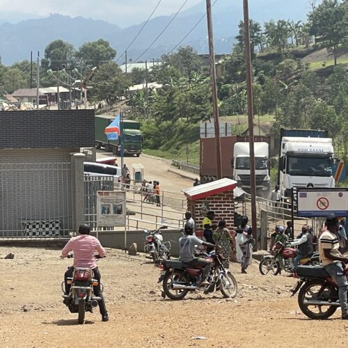 Kasindi : la DGDA Nord-Kivu renforce la confiance avec les petits commerçants transfrontaliers